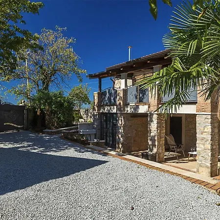Casa Mira *